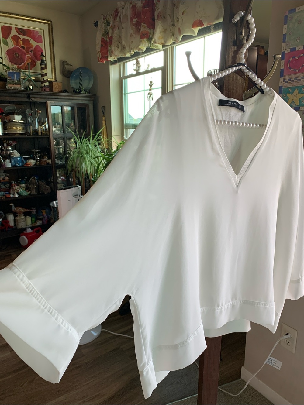 Zara Cream V-Neck Flowy Top w built in Tank XS